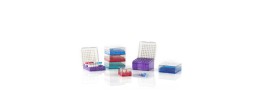 Scatole criogeniche Artic Squares in Policarbonato colori assortit 81 posti per cryovials da 2,0 ml. confezione da 4